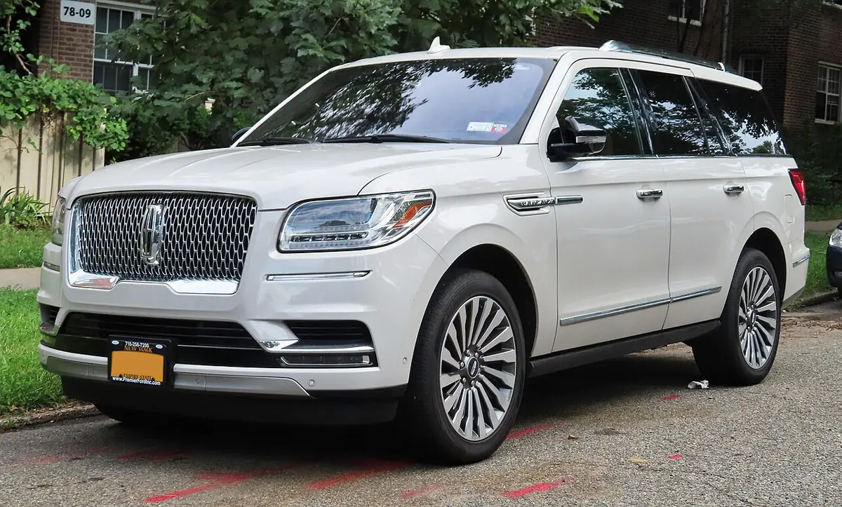Lincoln Navigator (photo from Wikimedia Commons)