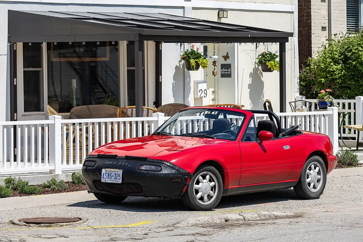 Mazda MX-5 Miata exterior (photo from Wikimedia Commons)