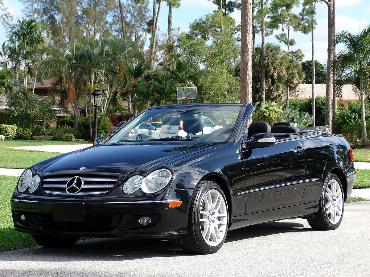 Mercedes-Benz CLK-Class exterior (photo from Wikimedia Commons)