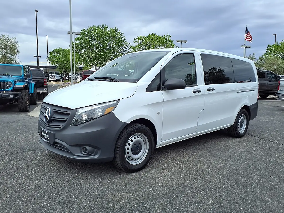 Mercedes-Benz Metris exterior (photo from Wikimedia Commons)