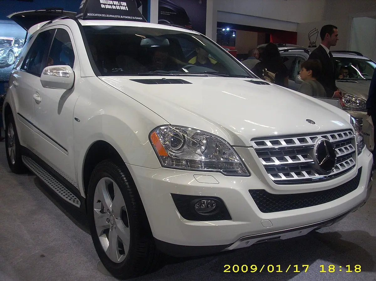 Mercedes-Benz ML-Class exterior (photo from Wikimedia Commons)