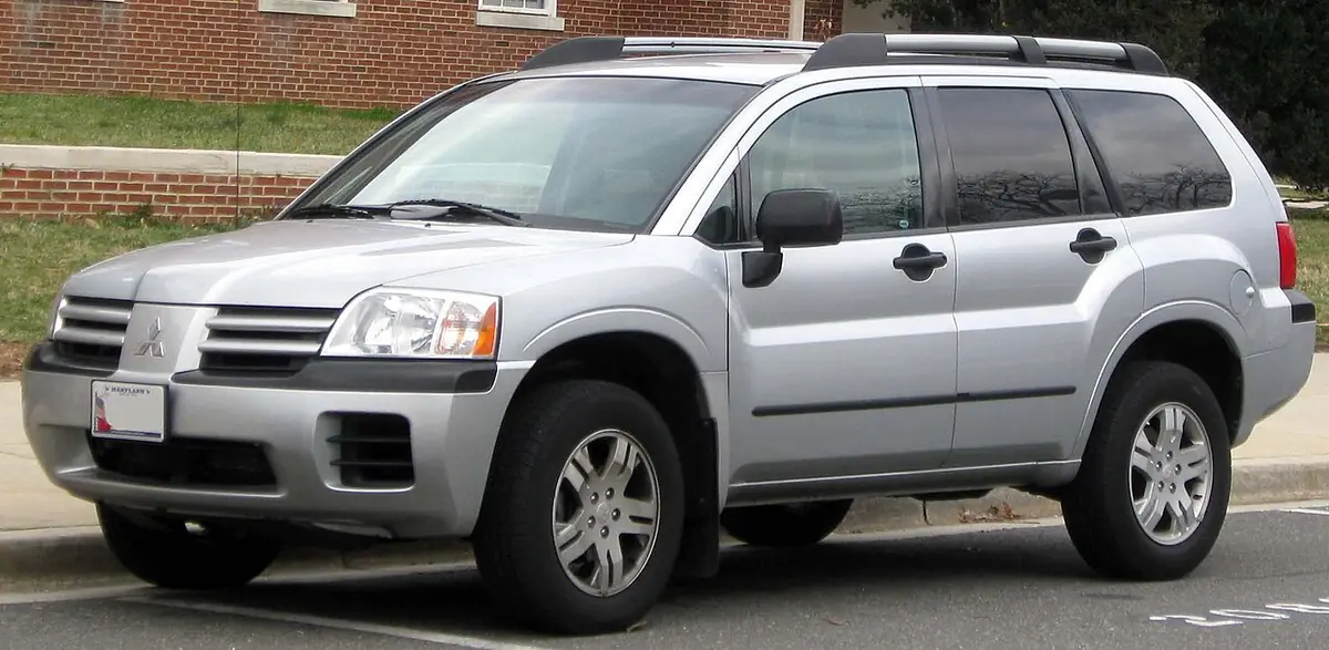 Mitsubishi Endeavor exterior (photo from Wikimedia Commons)