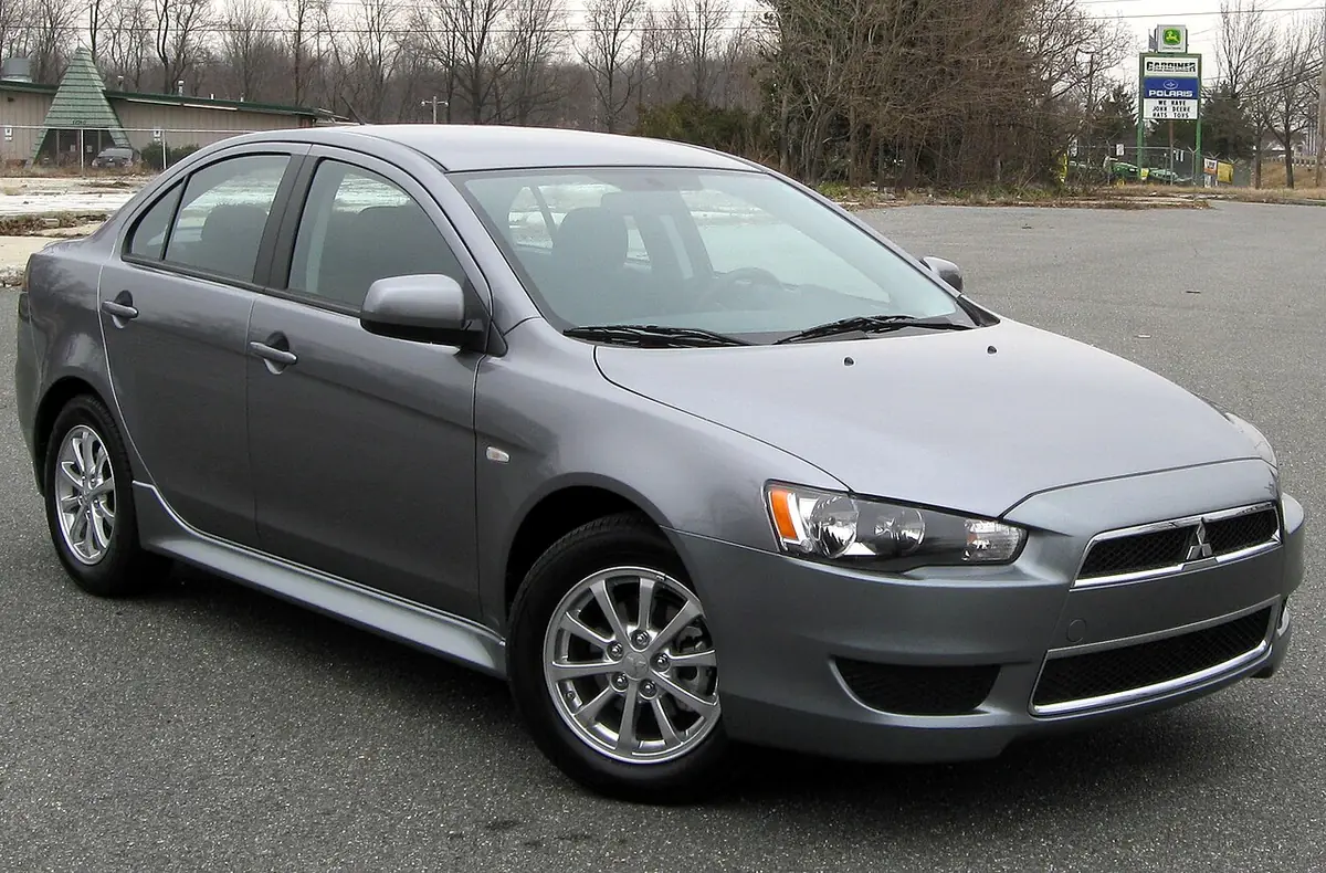 Mitsubishi Lancer exterior (photo from Wikimedia Commons)
