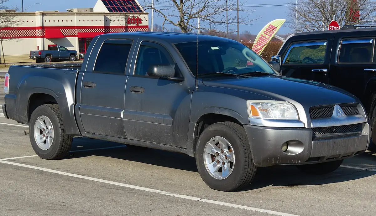 Mitsubishi Raider exterior (photo from Wikimedia Commons)