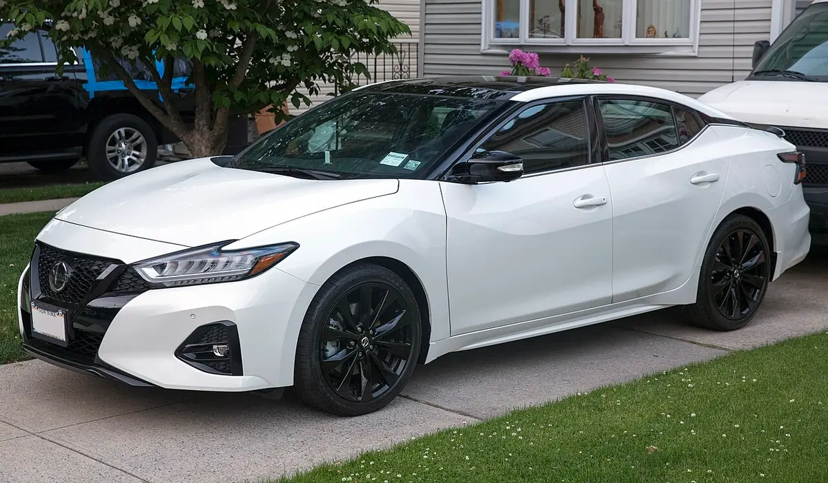Nissan Maxima exterior (photo from Wikimedia Commons)
