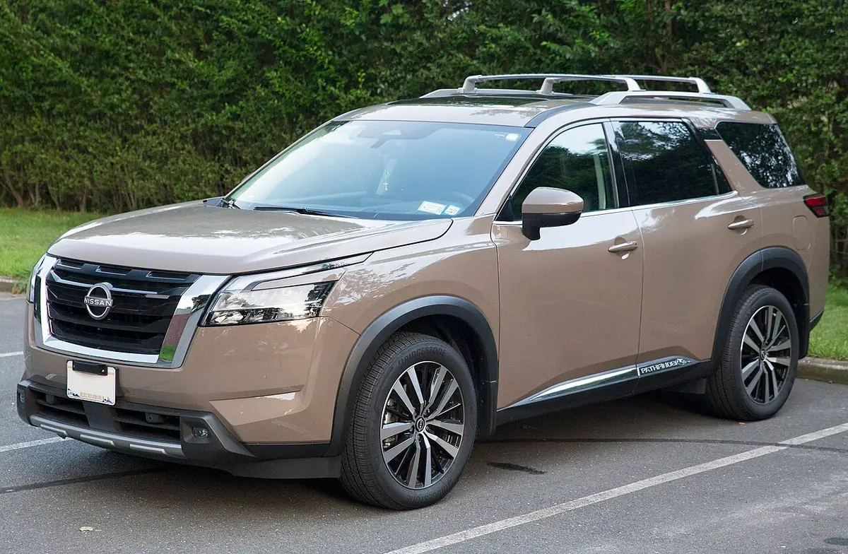 Nissan Pathfinder (photo from Wikimedia Commons)