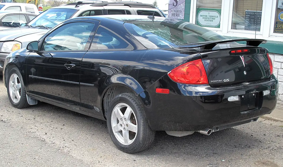 Pontiac G5 exterior (photo from Wikimedia Commons)