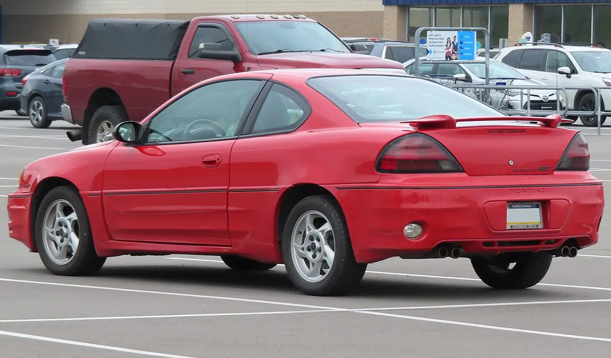 Pontiac Grand Am exterior (photo from Wikimedia Commons)