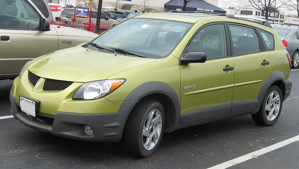 Pontiac Vibe exterior (photo from Wikimedia Commons)