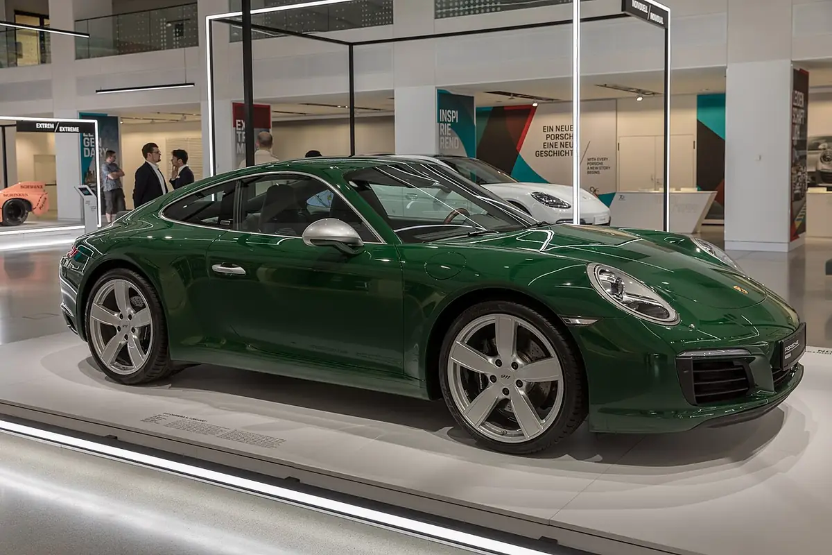 Porsche 911 (photo from Wikimedia Commons)