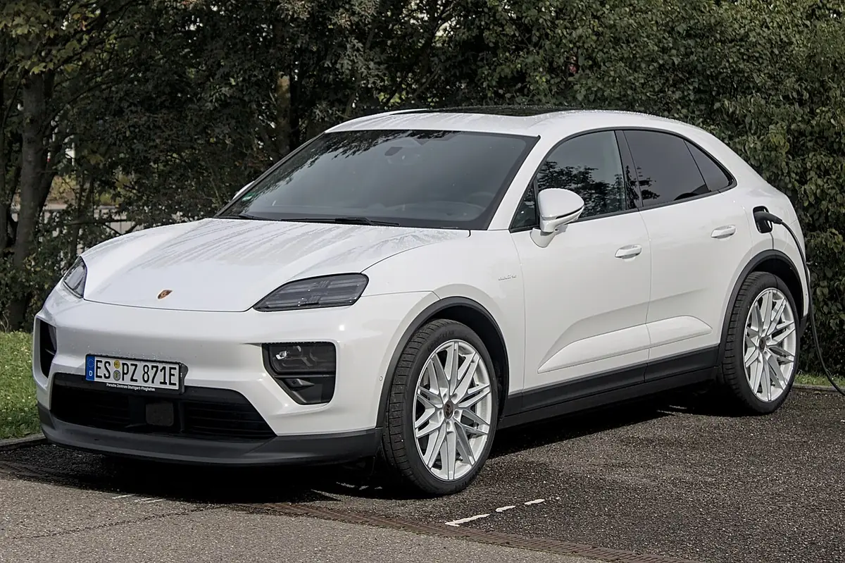 Porsche Macan exterior (photo from Wikimedia Commons)