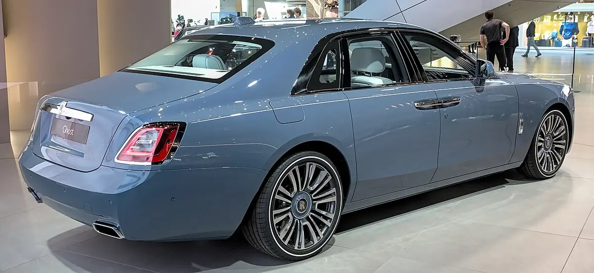 Rolls-Royce Ghost exterior (photo from Wikimedia Commons)