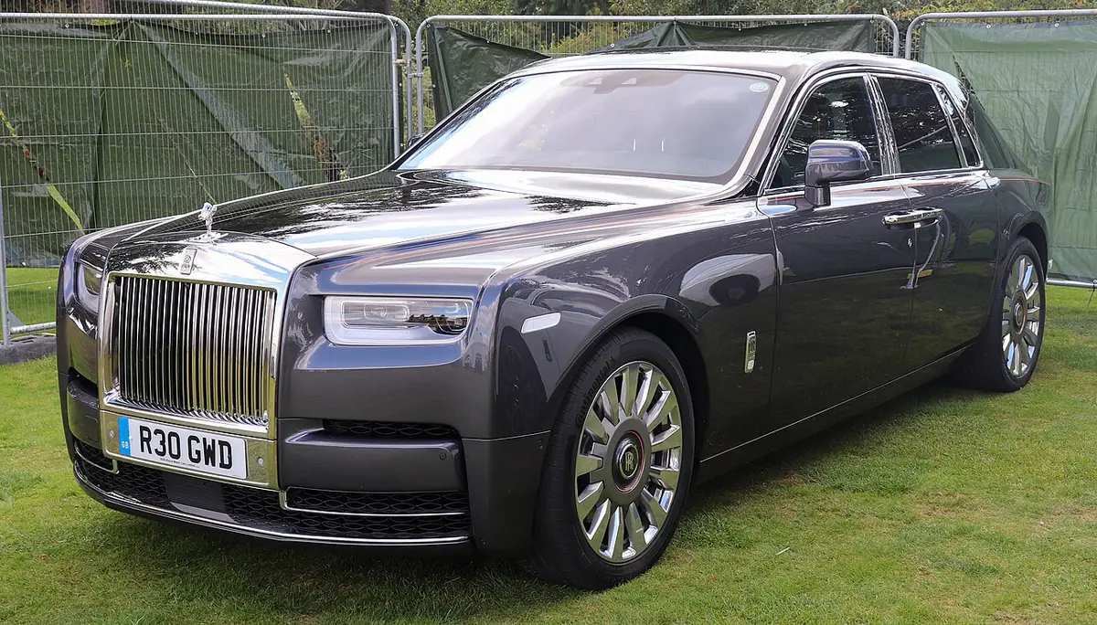 Rolls-Royce Phantom exterior (photo from Wikimedia Commons)