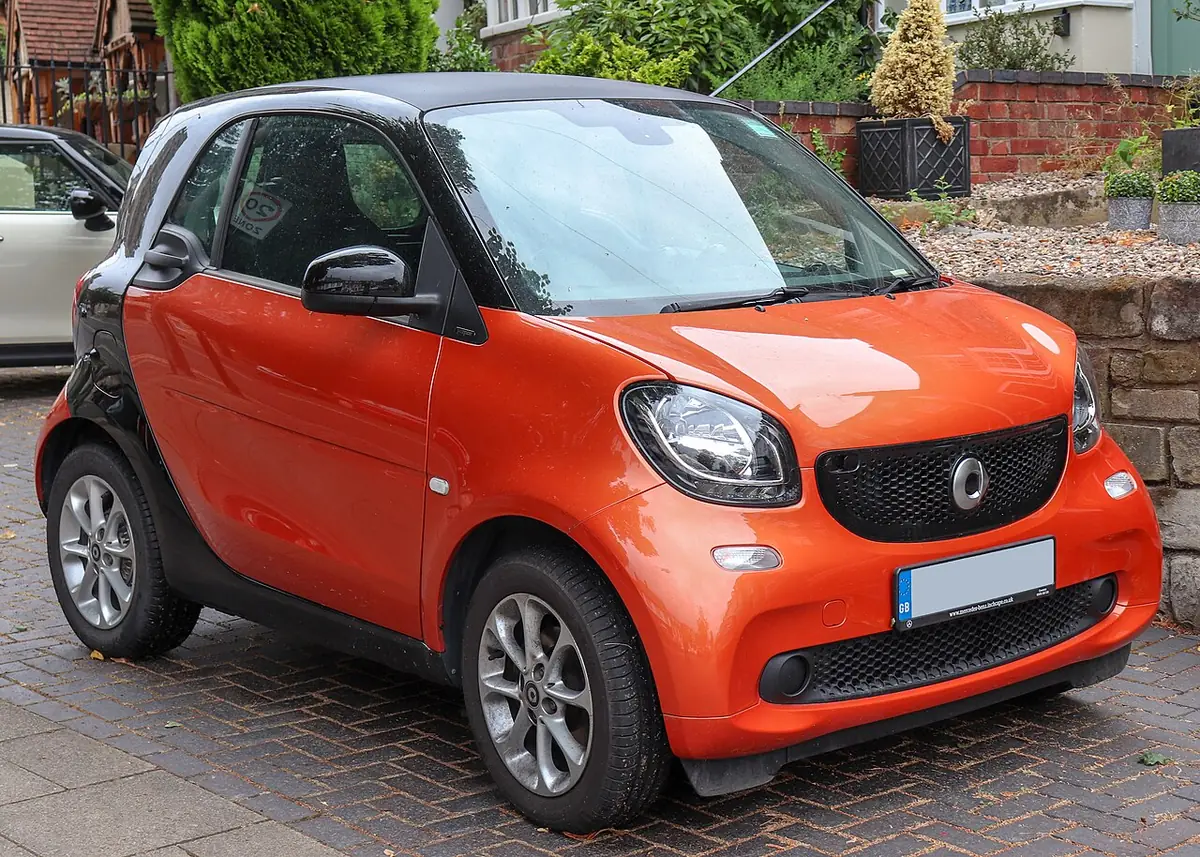 Smart fortwo (photo from Wikimedia Commons)