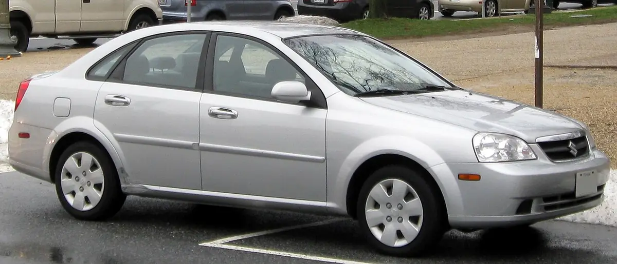Suzuki Forenza exterior (photo from Wikimedia Commons)