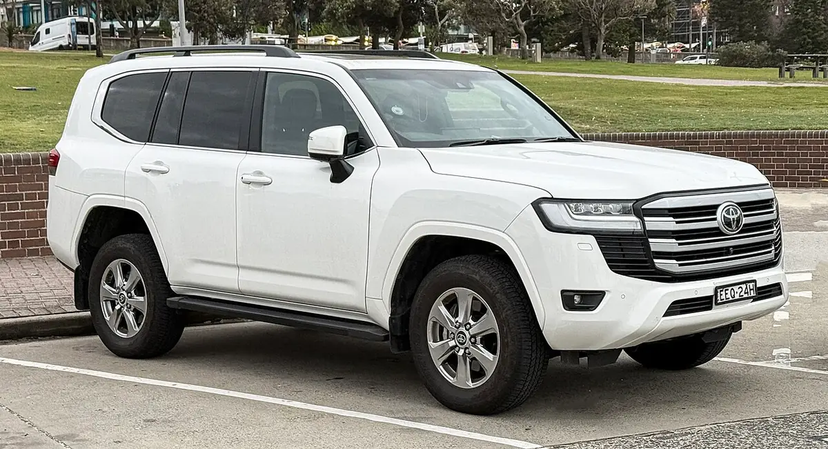 Toyota Land Cruiser (photo from Wikimedia Commons)