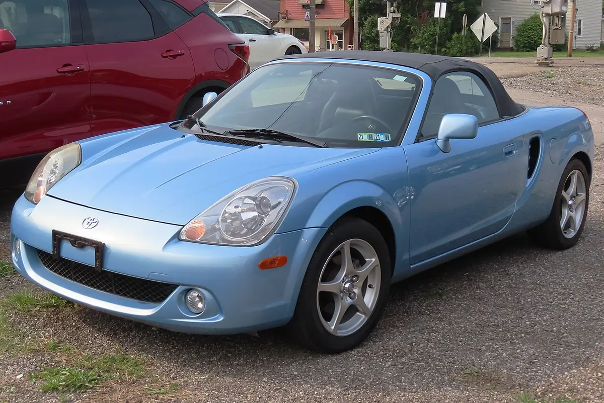 Toyota MR2 Spyder exterior (photo from Wikimedia Commons)