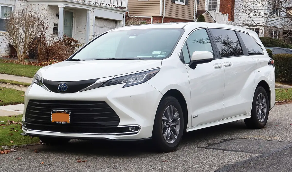 Toyota Sienna (photo from Wikimedia Commons)