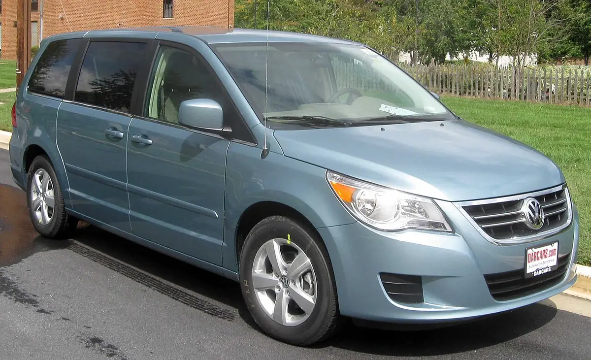 Volkswagen Routan exterior (photo from Wikimedia Commons)
