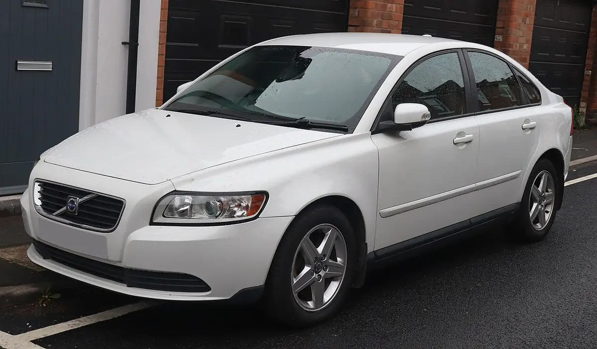Volvo S40 exterior (photo from Wikimedia Commons)