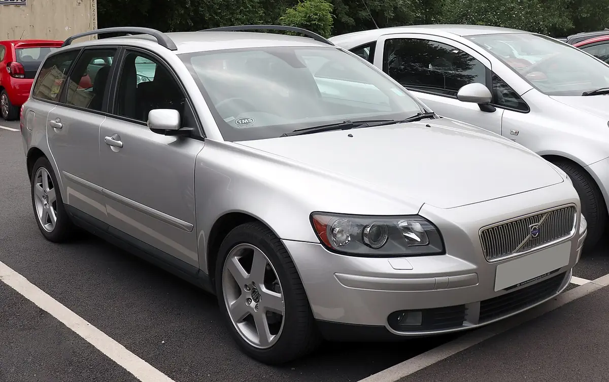 Volvo V50 exterior (photo from Wikimedia Commons)